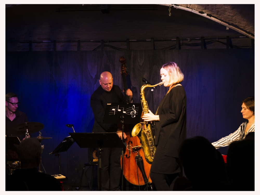 The FeMale Jazzart plays Brucbeckm